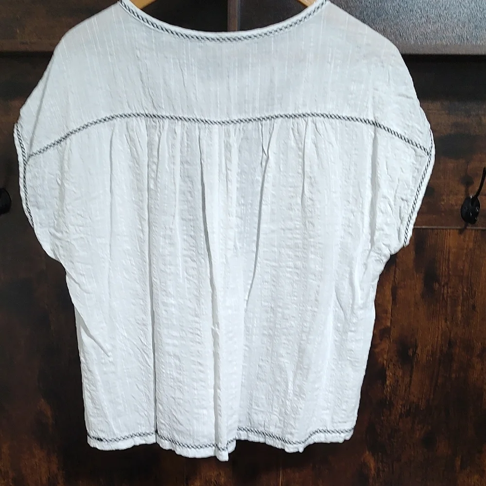 Max Studio White Blouse with Black Embroidery - Picture 4 of 4